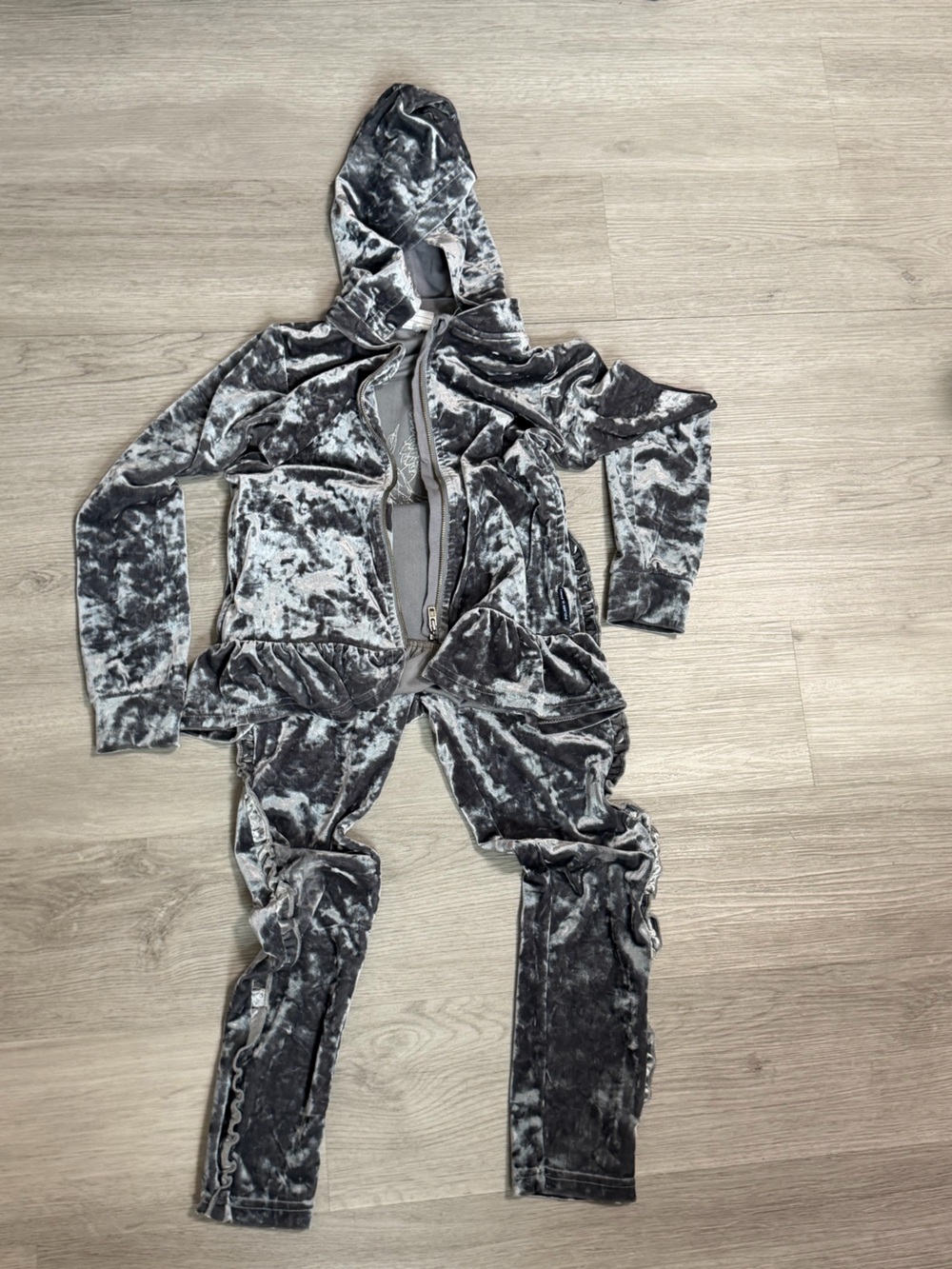 Polarn O. Pyret kids 2-piece Crushed velvet tracksuit set size 6-8y(122/128)